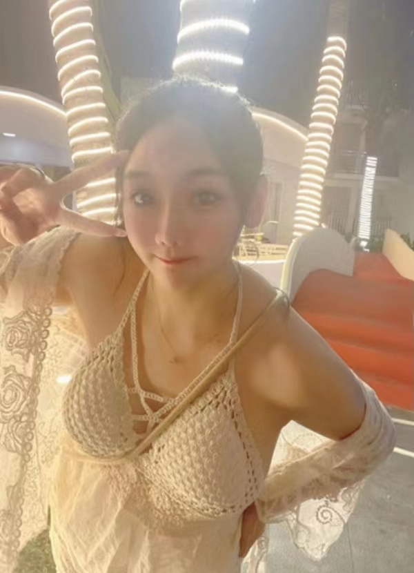 年轻可爱的泡泡