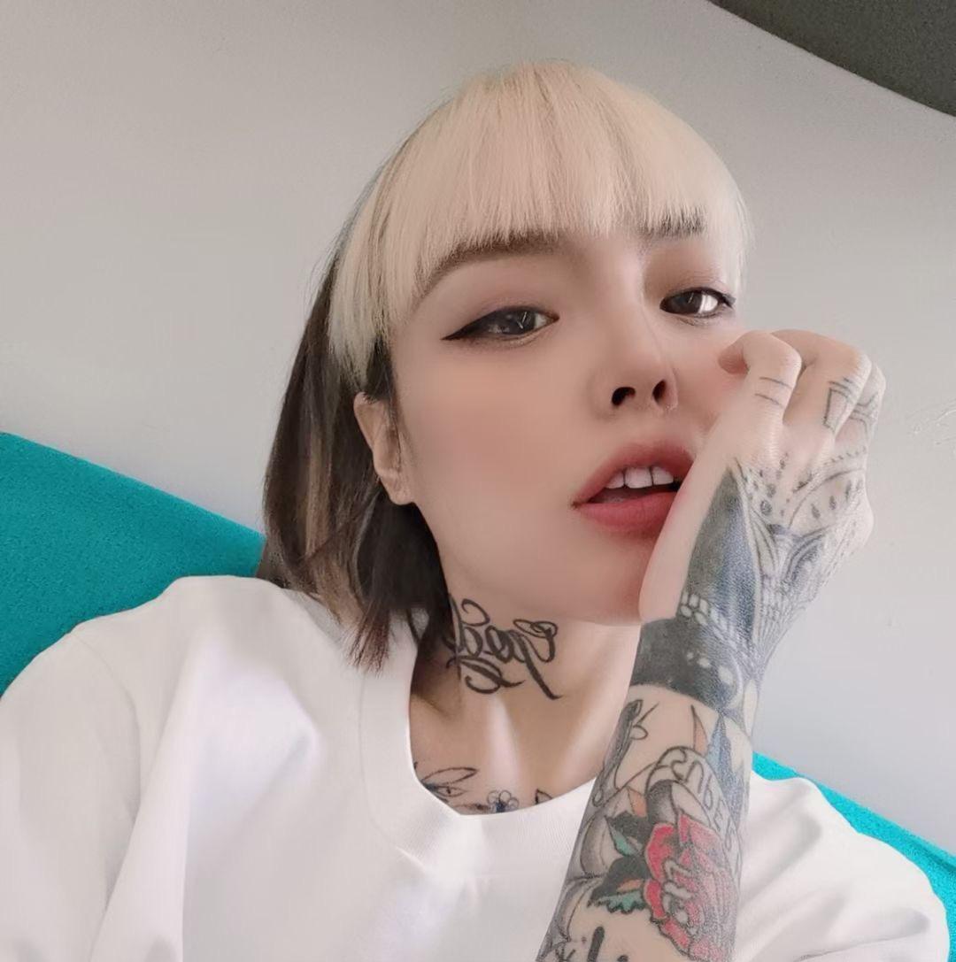 性感纹身妹子东东