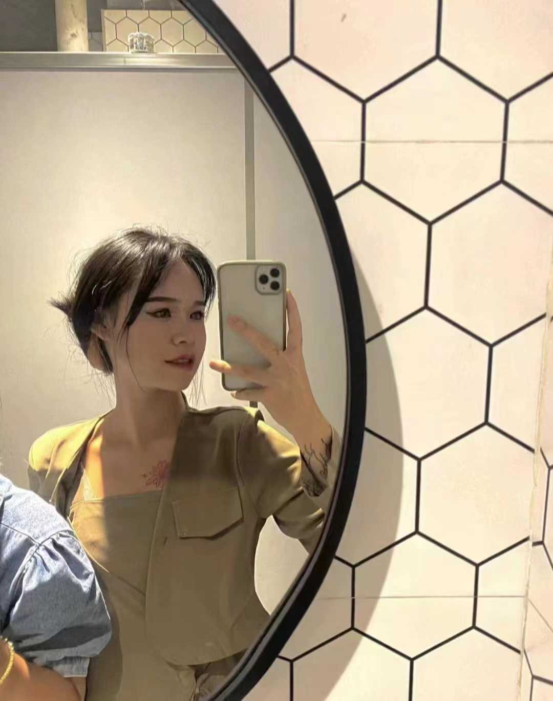 下面水多，姿势随意