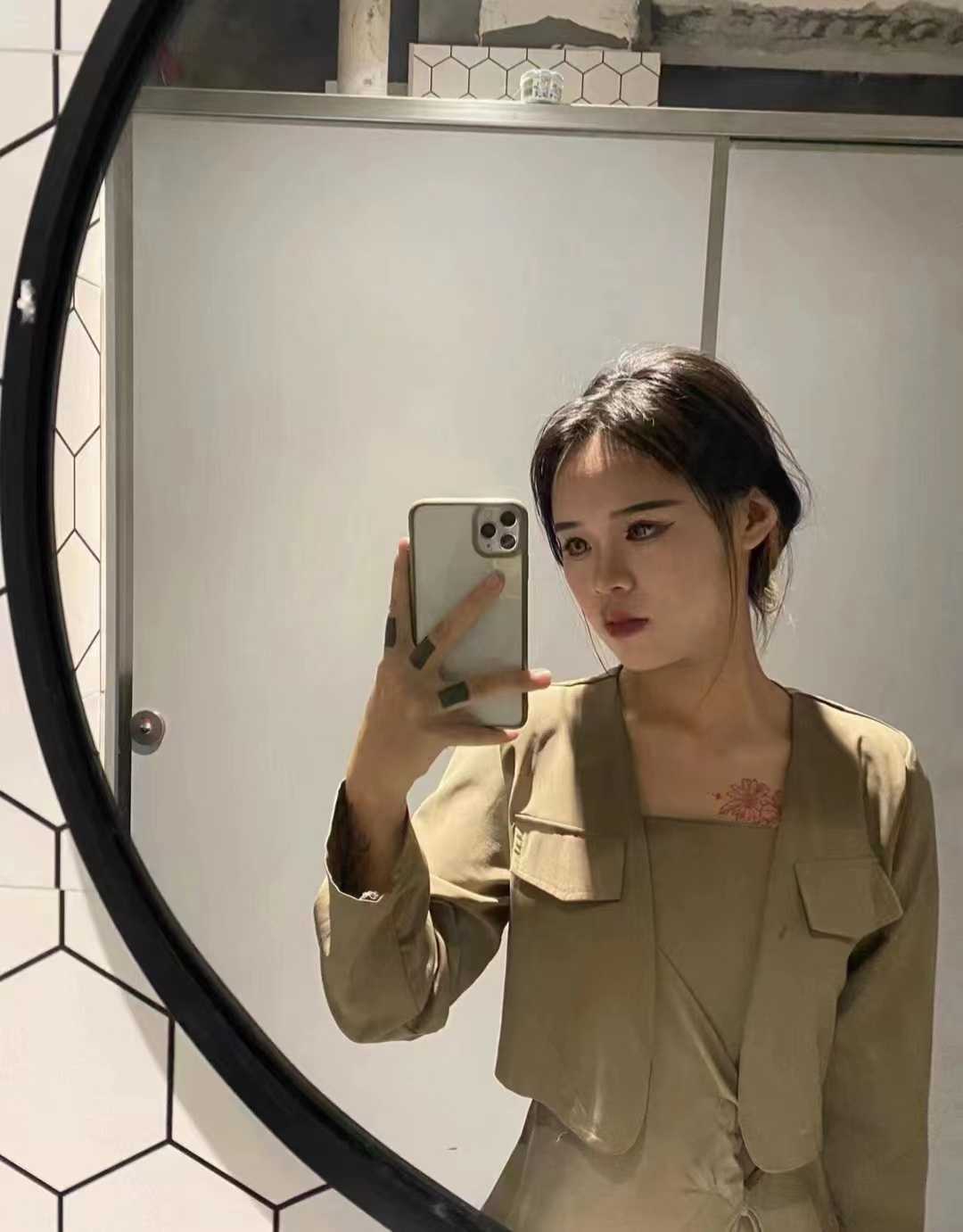 下面水多，姿势随意