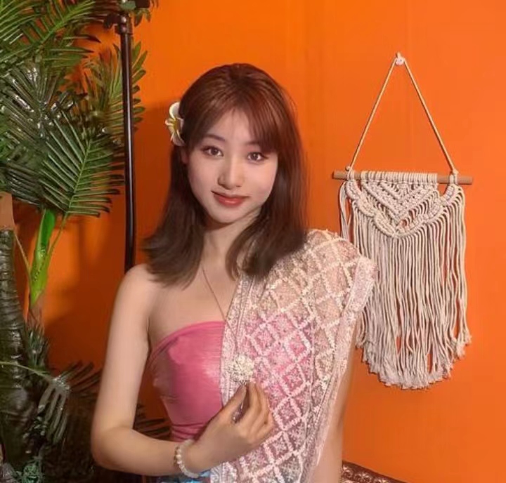 爱干净皮肤白的小丁