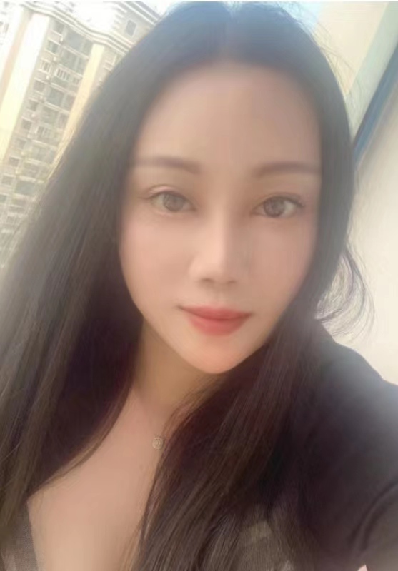 白嫩丰满的小姐姐