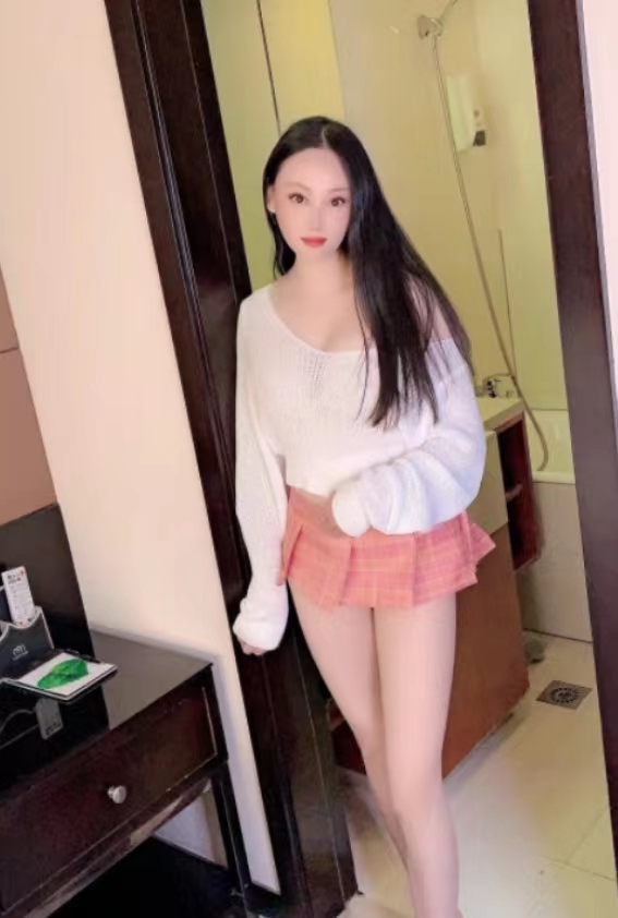 白嫩丰满的小姐姐