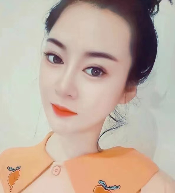 快乐的水灵妹子