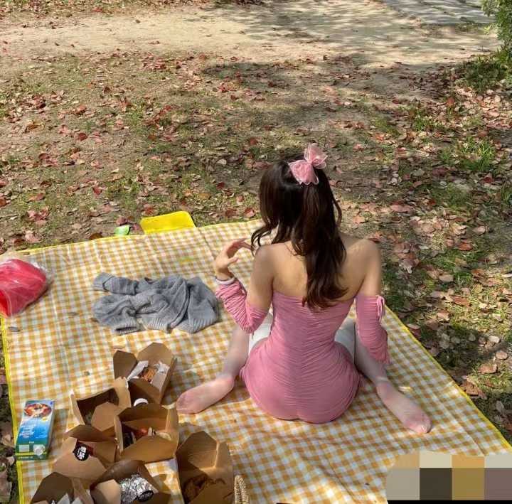 年轻不贵，身材不错