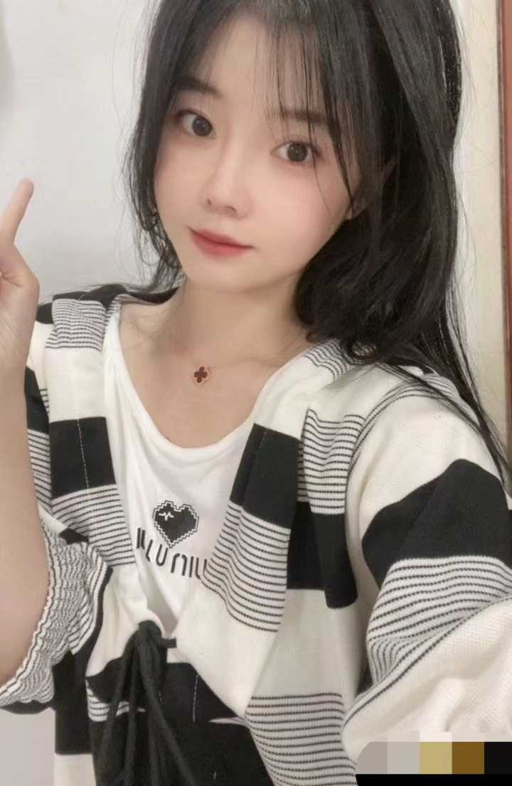 有点小萝莉的感觉