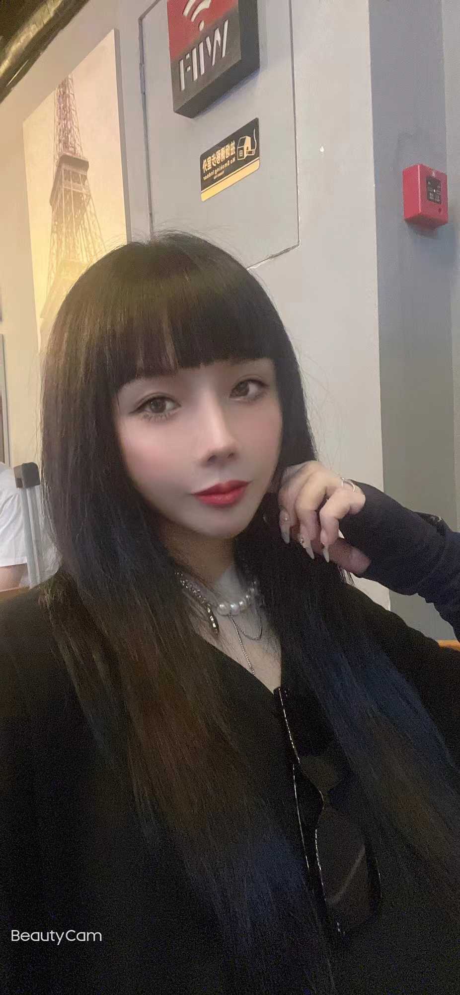 项目多，可以聊聊，人漂亮妖娆