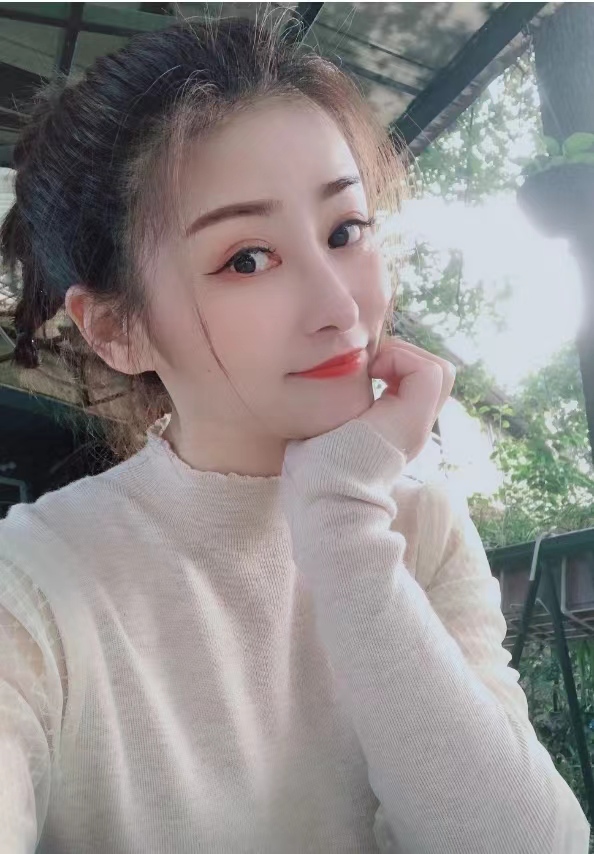 性感尤物的跪舔