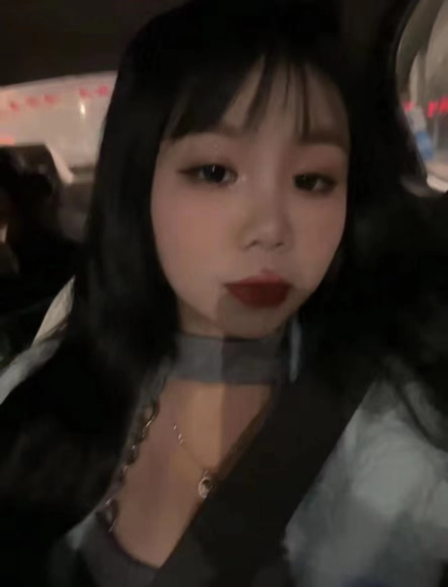 玩的挺爽的，翘臀 身材比例好