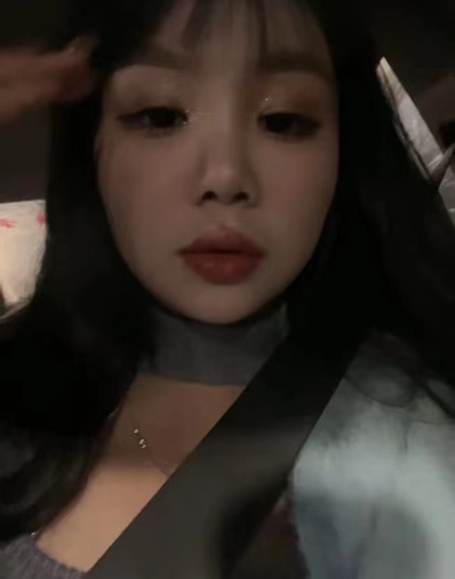 玩的挺爽的，翘臀 身材比例好