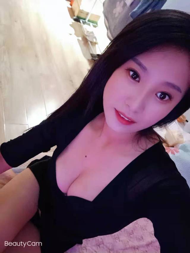 莎啦啦ktv大胸美女