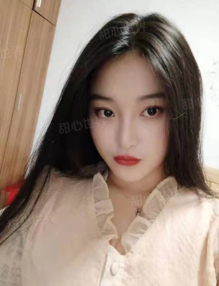 小美女长得还挺好看