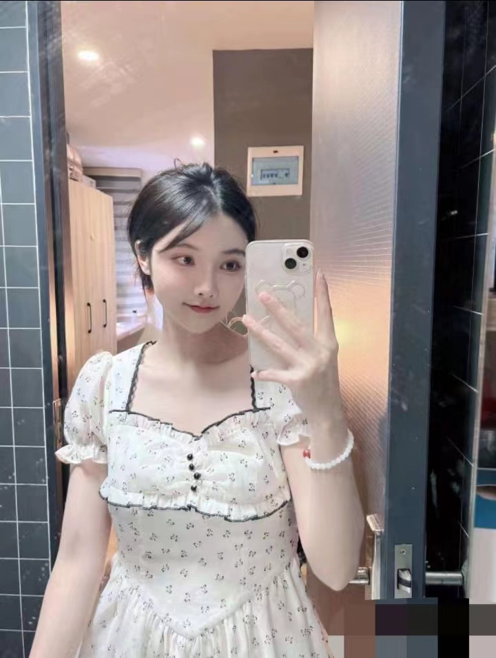 身材不错的年轻嫩妹