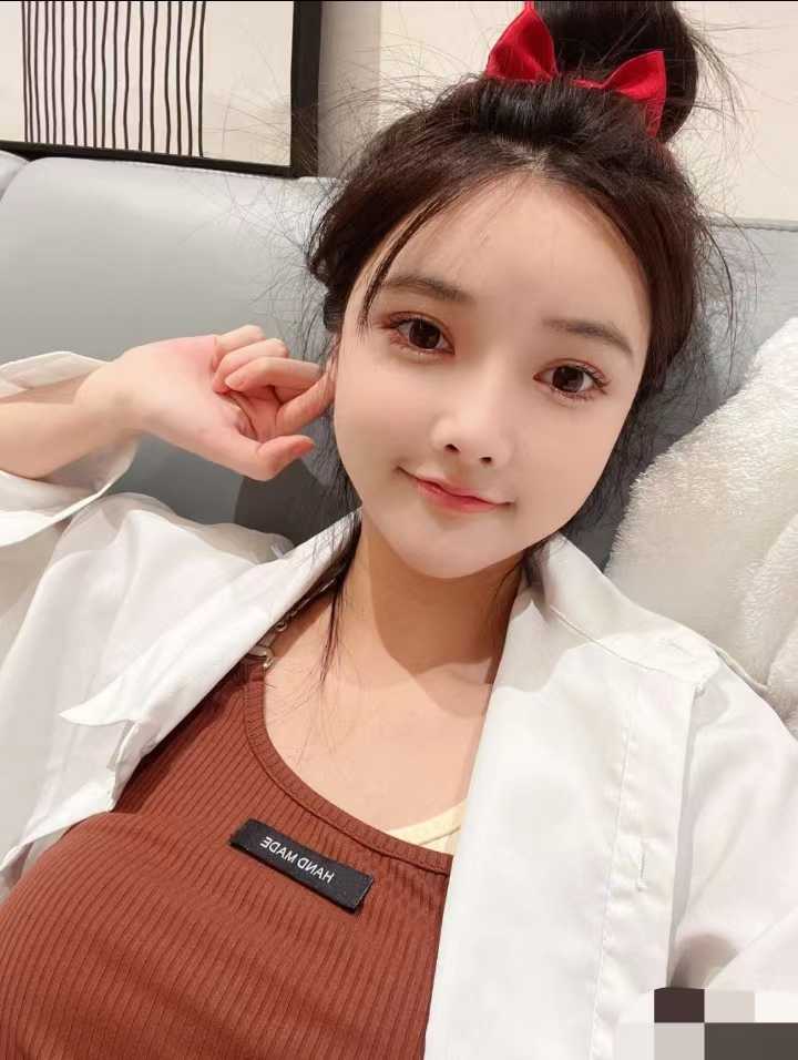 身材不错的年轻嫩妹