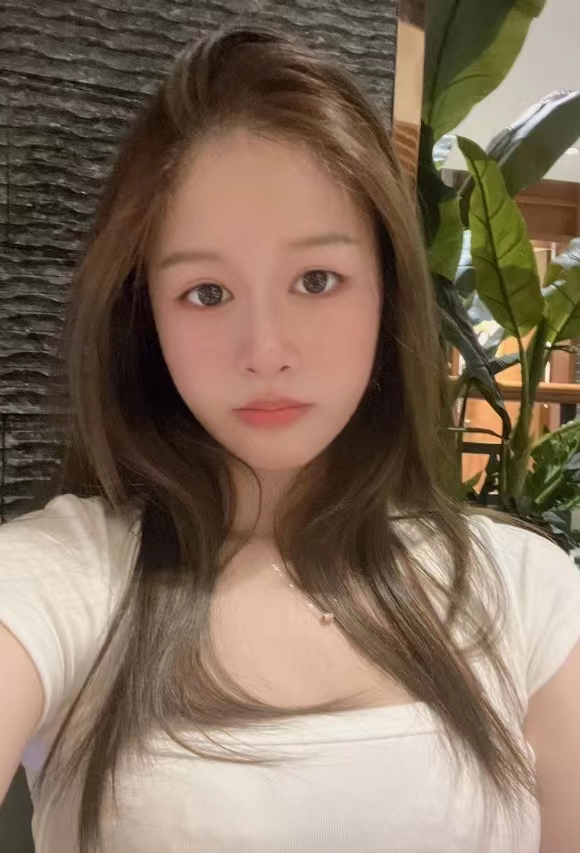 颜值不错胸很大的妹子