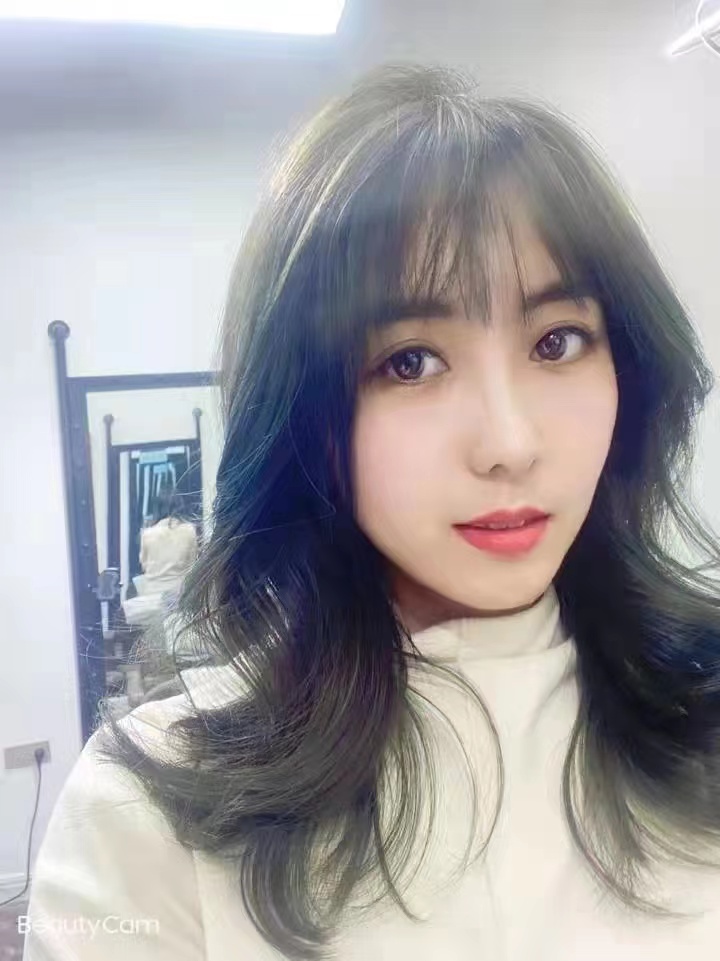 胸大臀翘服务好的金发妹子