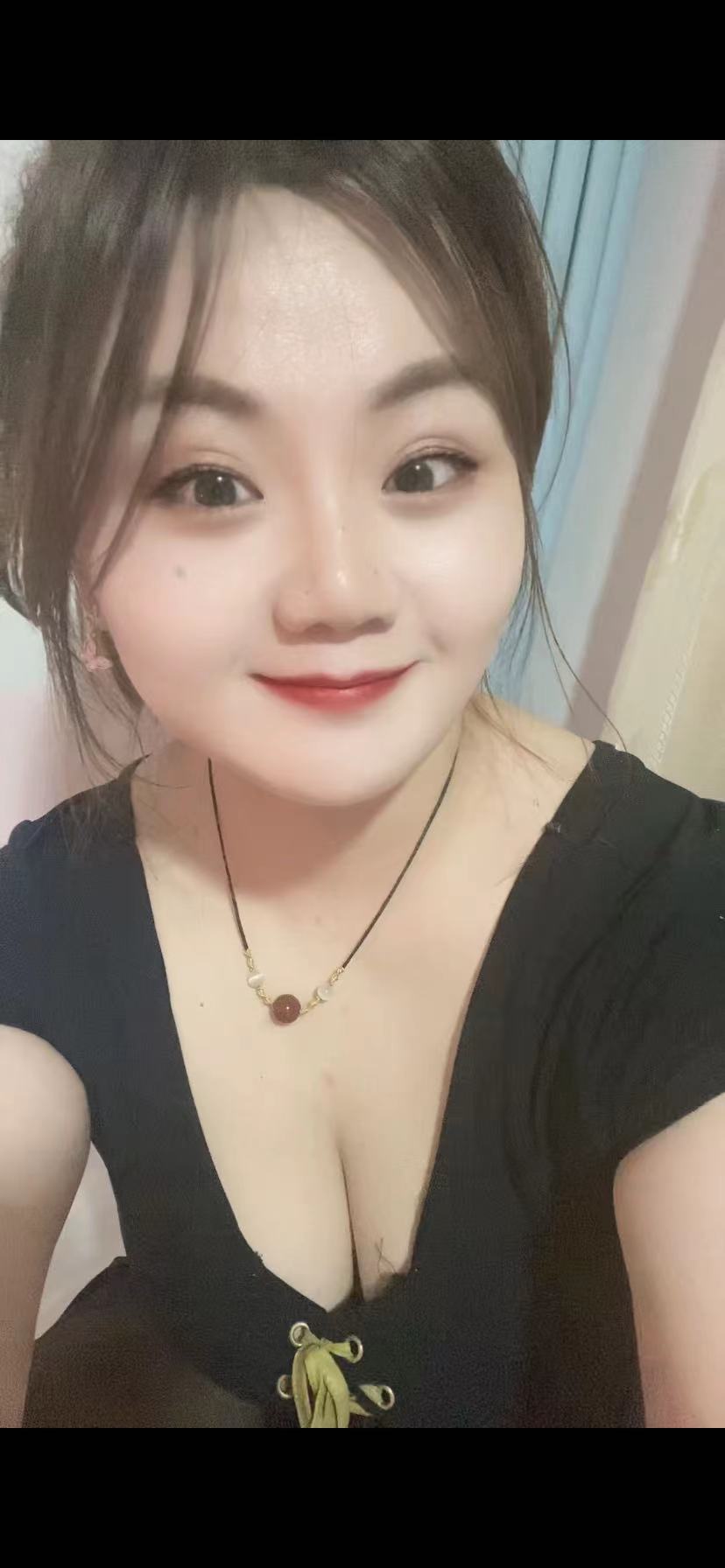 颜值不错，身材可以的妹妹