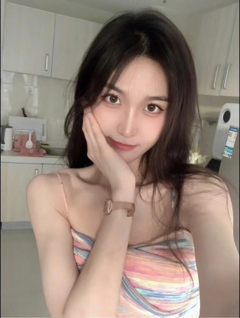 颜值超正身材超好的mm她来咯