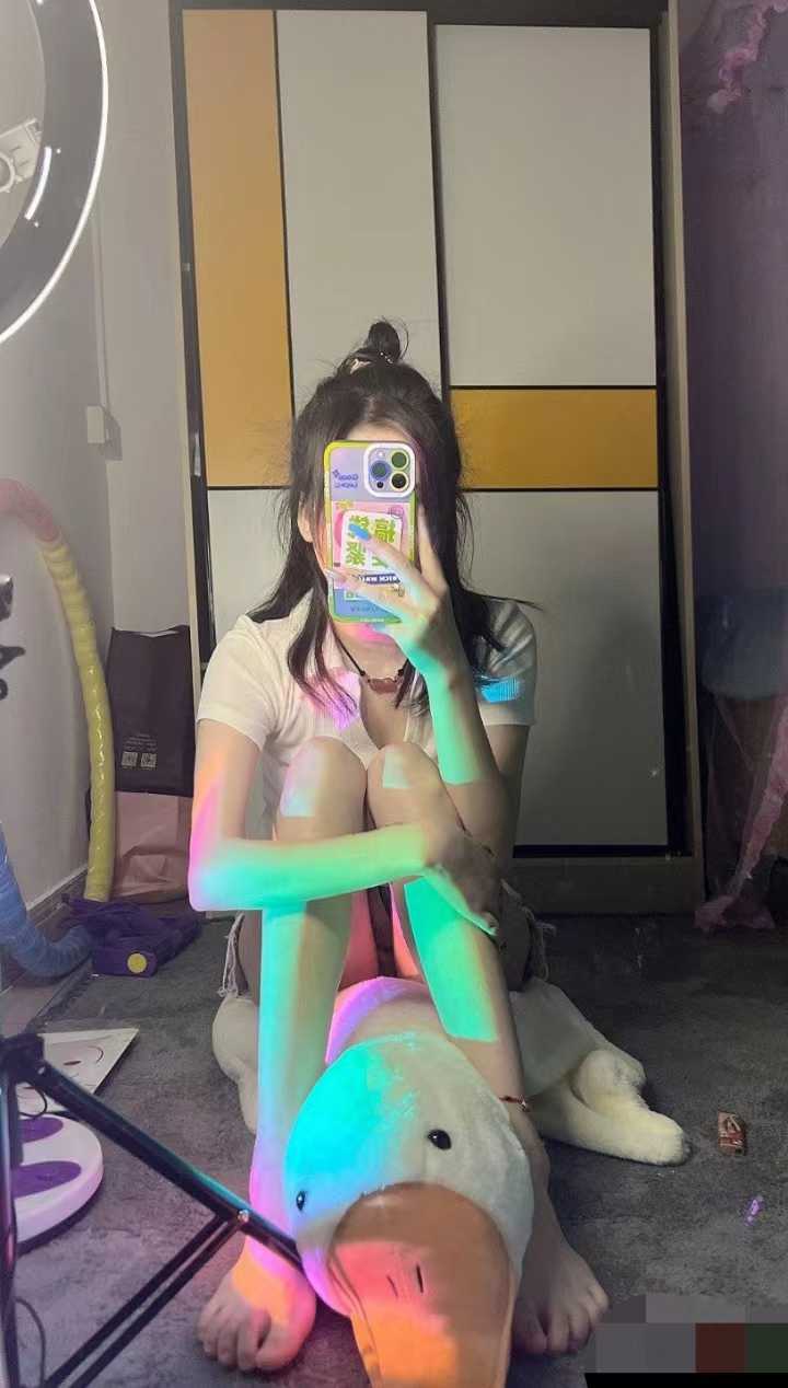 大长腿很滑很白配黑丝真的绝了