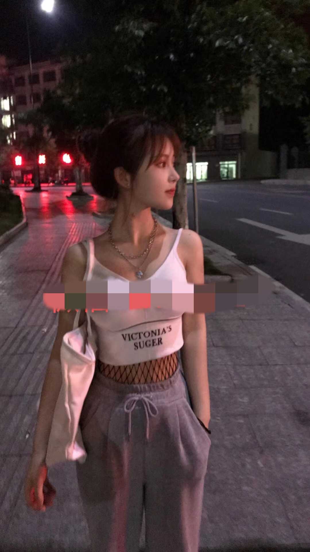 年轻漂亮身材特别棒，喜欢的可以联系