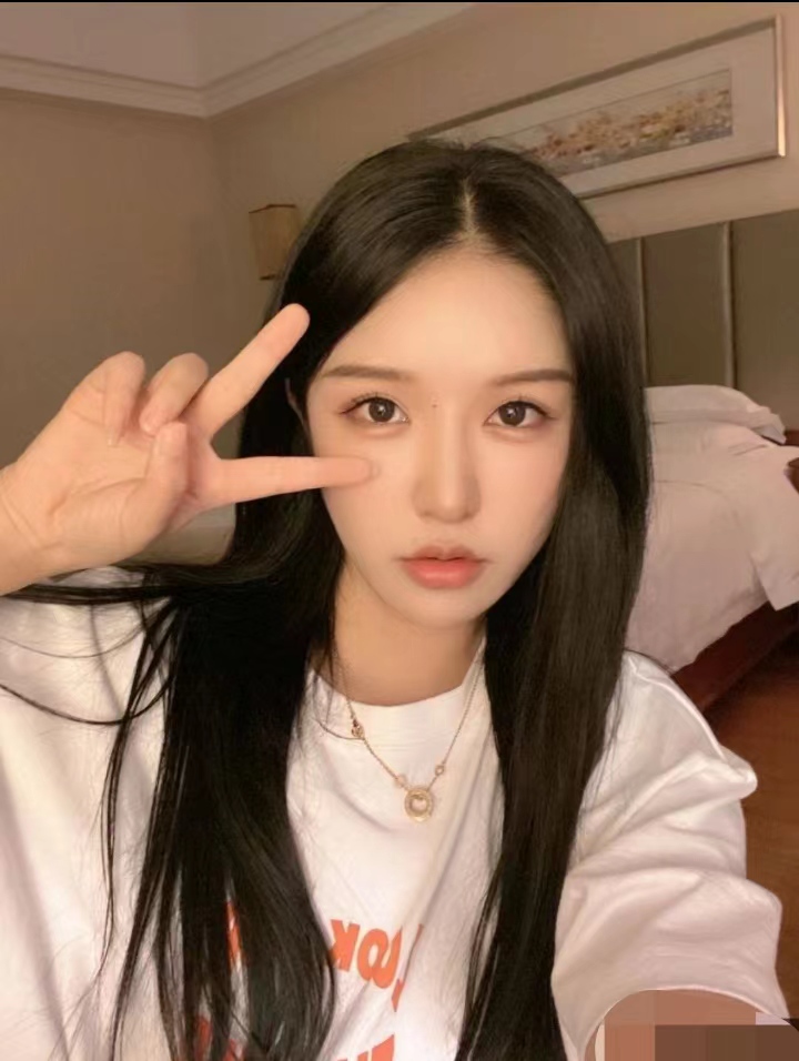 玩的很开心的妹妹