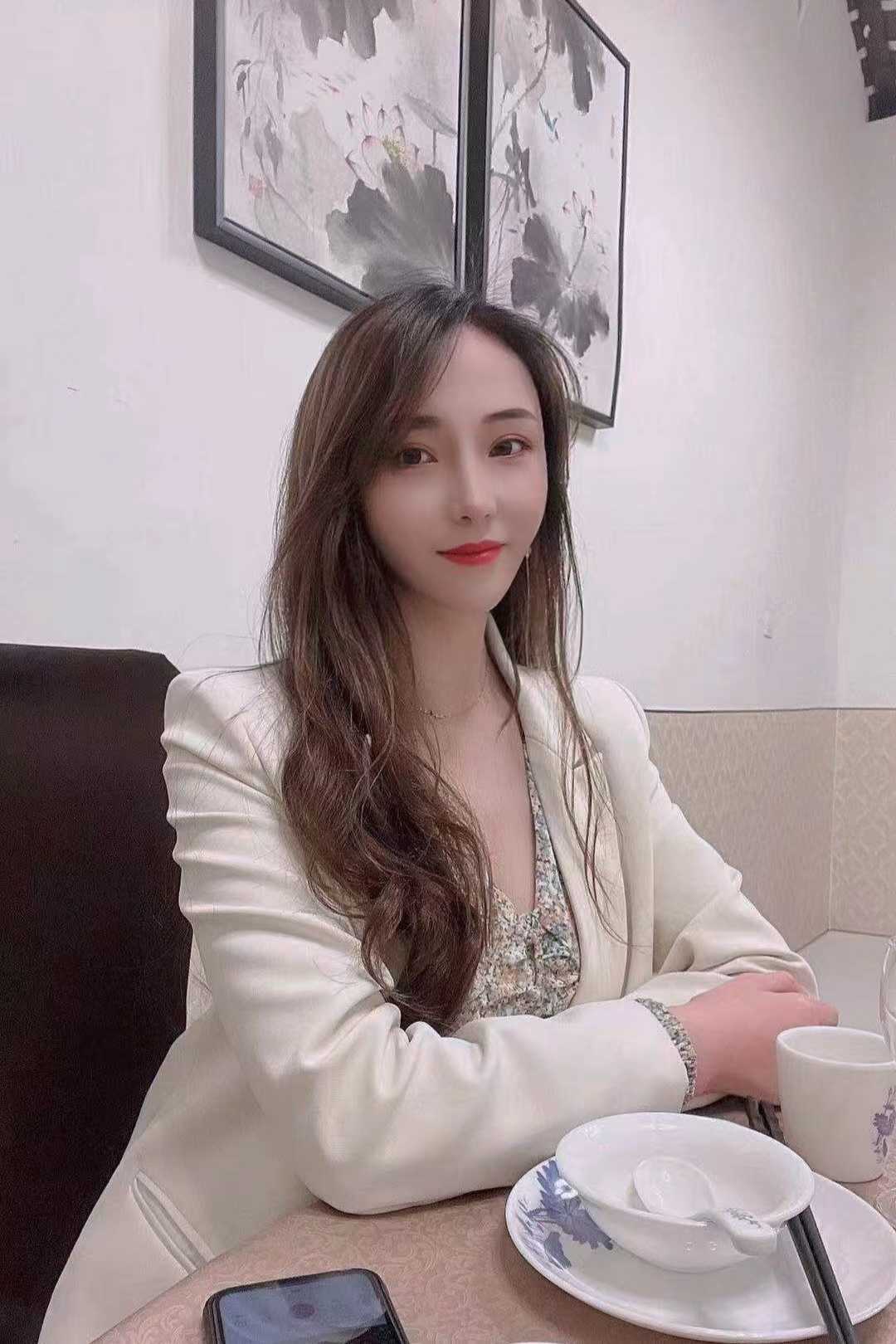 很有气质的美女一枚