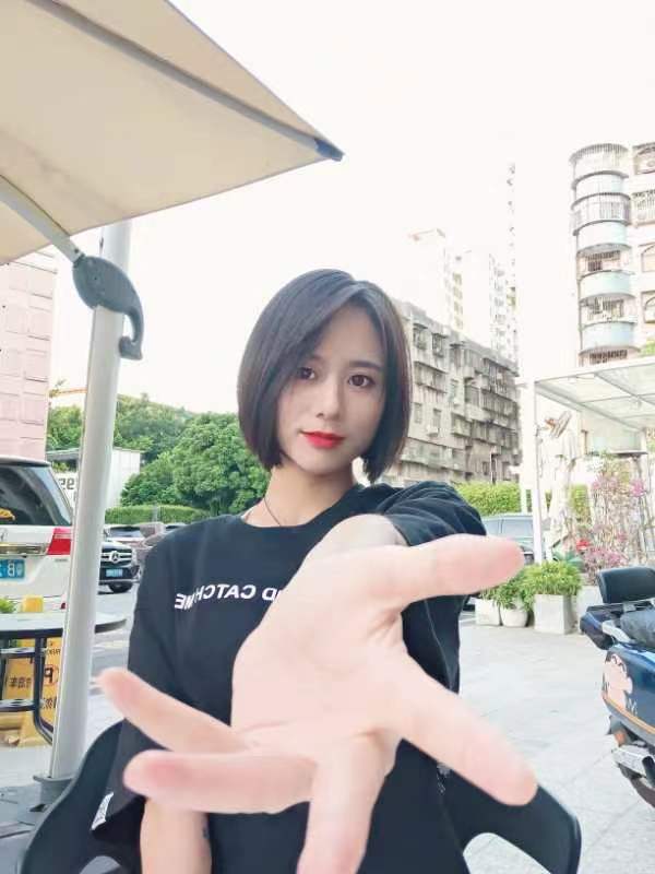 前凸后翘，KH很棒，整个人酥酥麻麻的