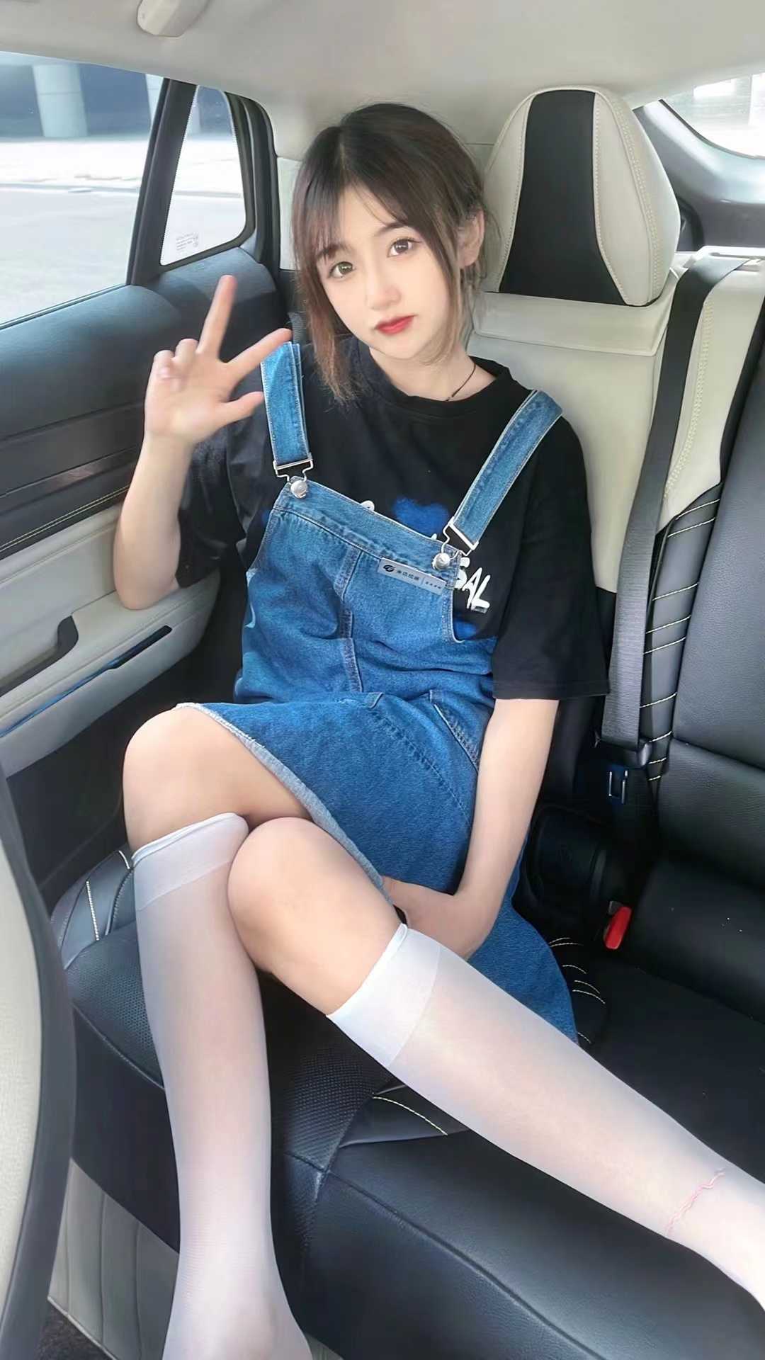 乖巧听话，女朋友的感觉