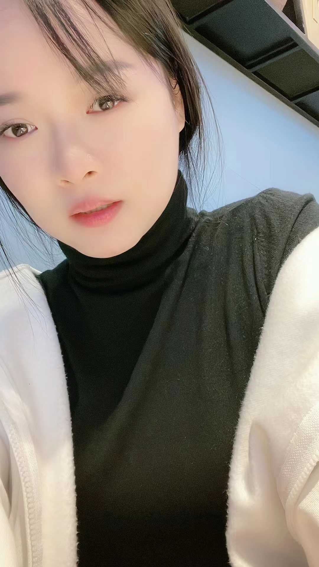 相当妩媚动人，也很懂男人