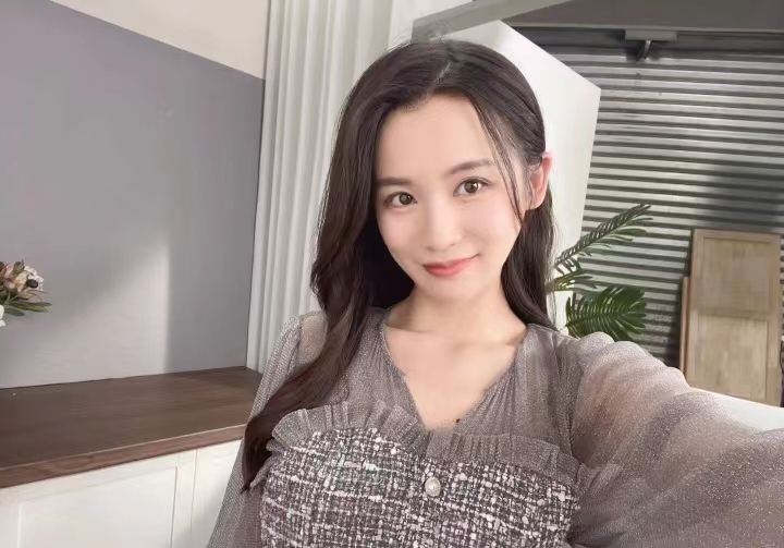 甜美可爱有趣味的甜妹