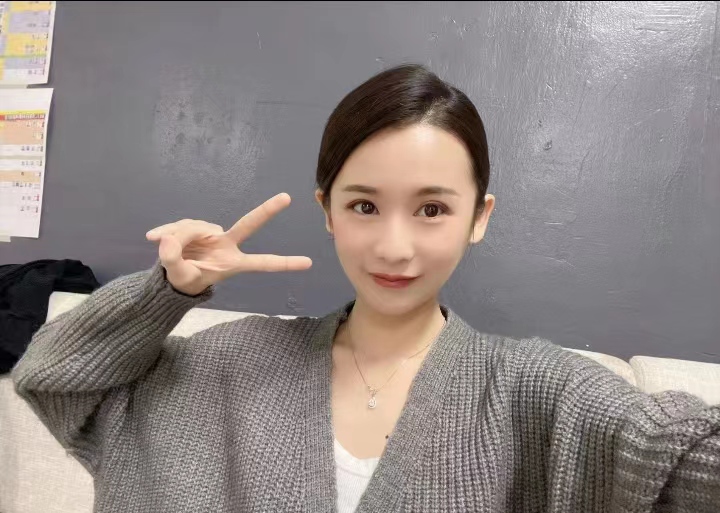 甜美可爱有趣味的甜妹