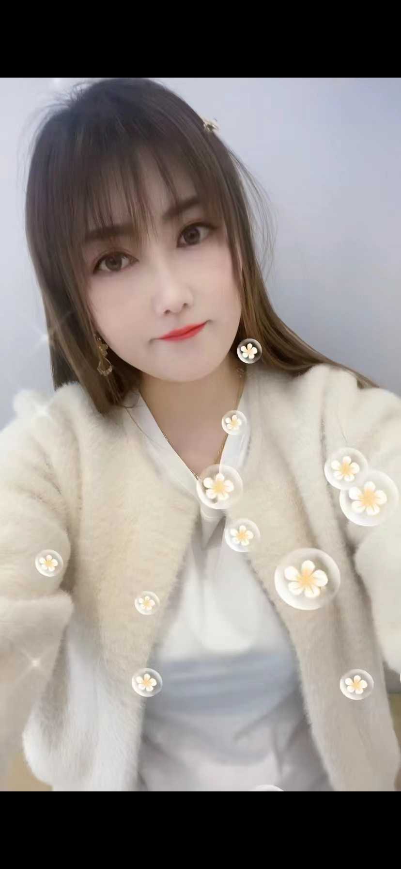 身材不错，胸大