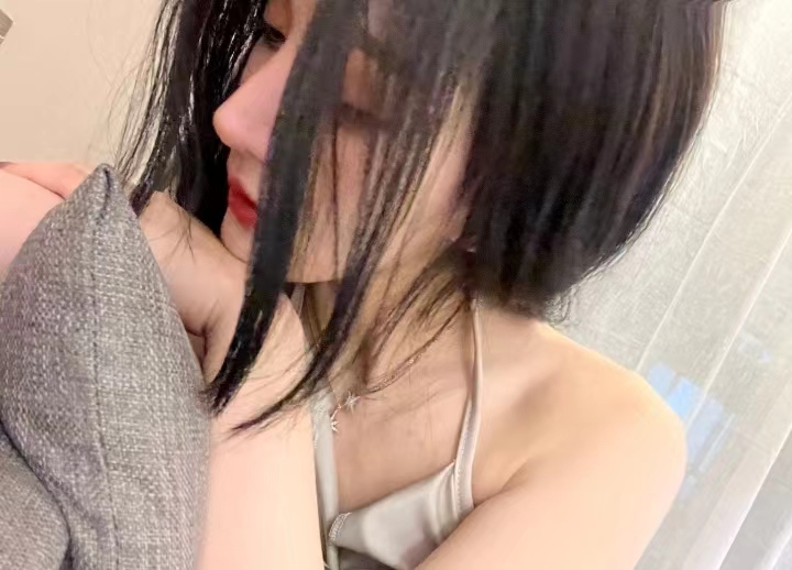 20才出头的年轻嫩妹