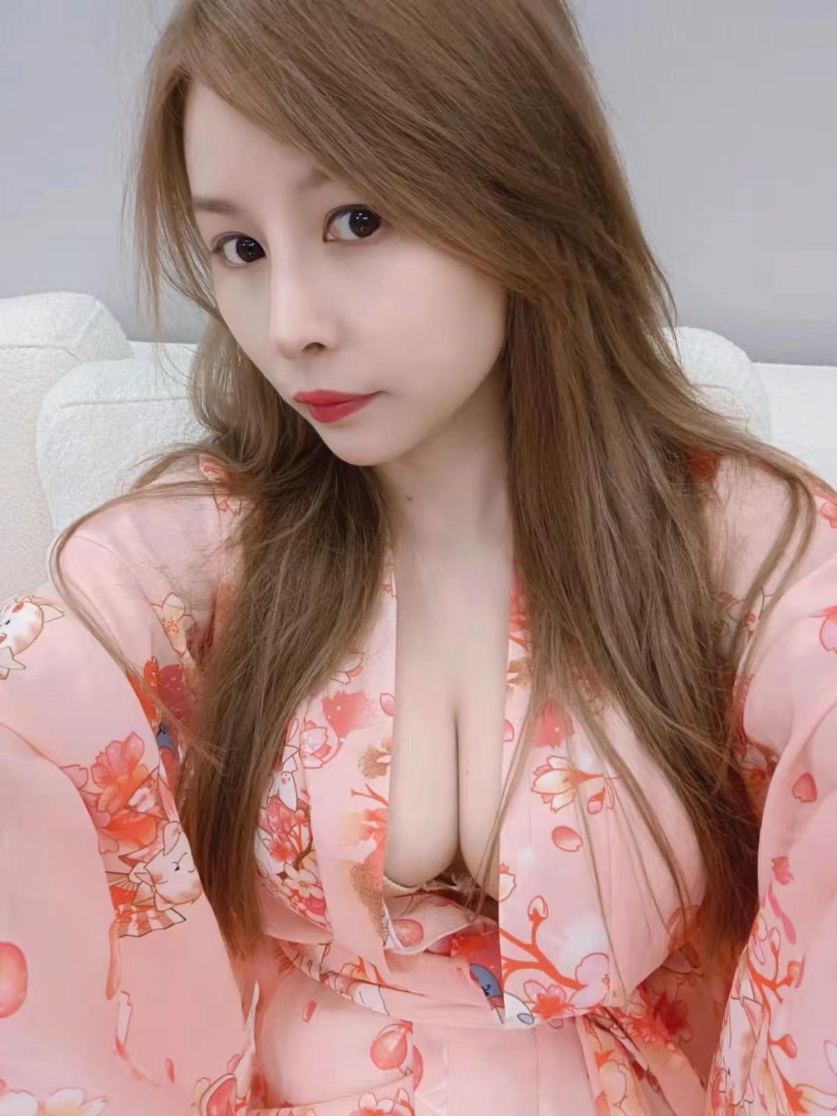 dd大胸的米奇姐姐