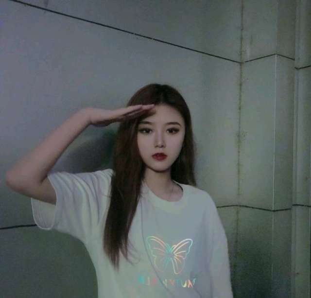 可爱迷人的小妹妹刚刚下海