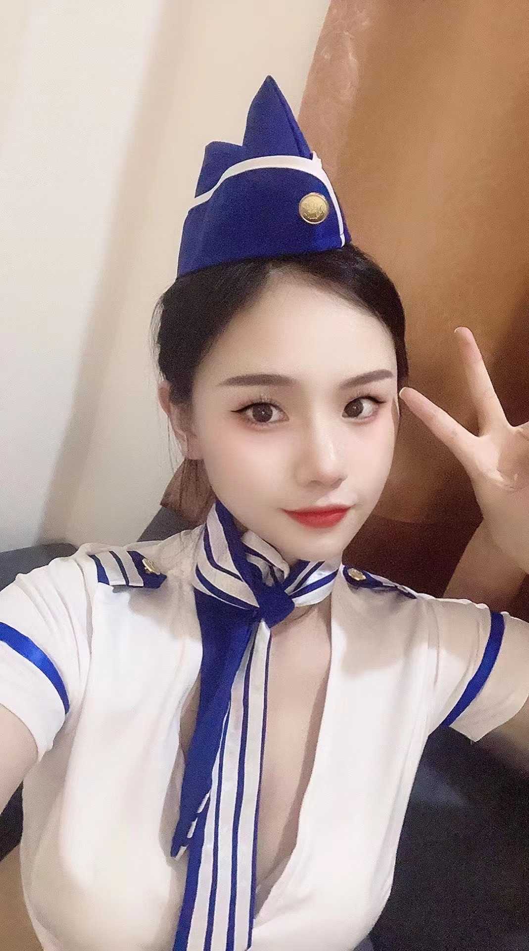 简直就是迷人的妖精，眼睛特别也温柔