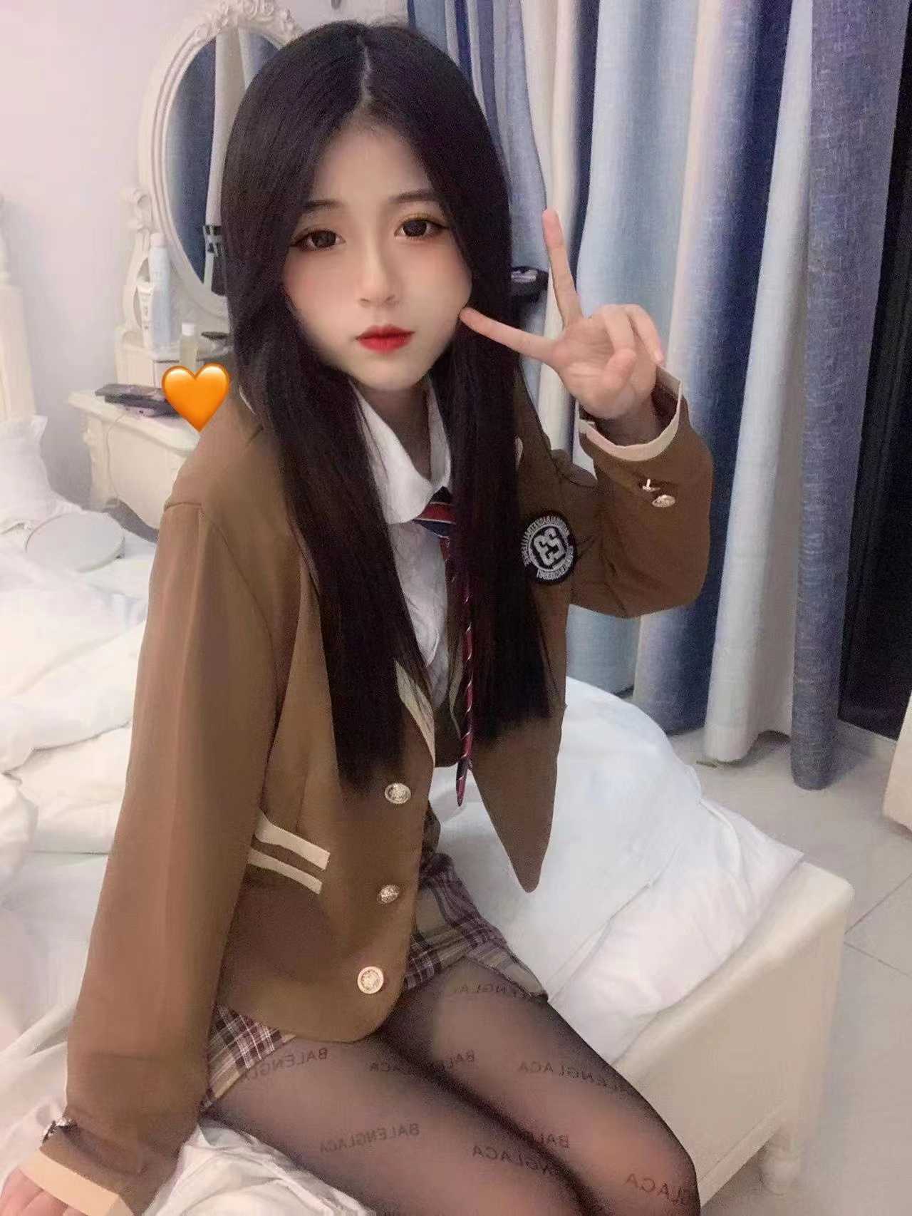 超级有颜值的年轻小姐姐