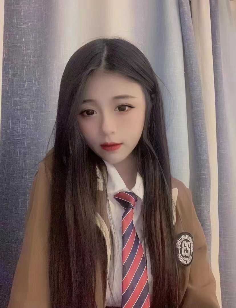 超级有颜值的年轻小姐姐