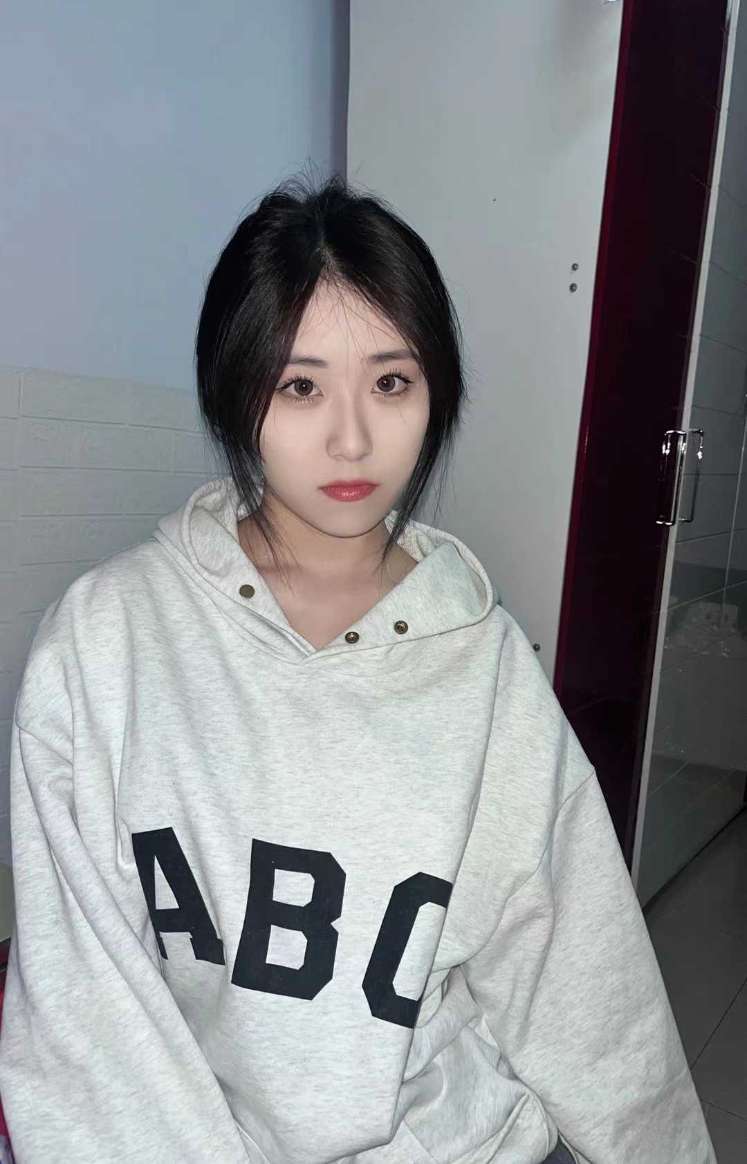 懂配合，比较主动，女上动得太快了，有点顶不住