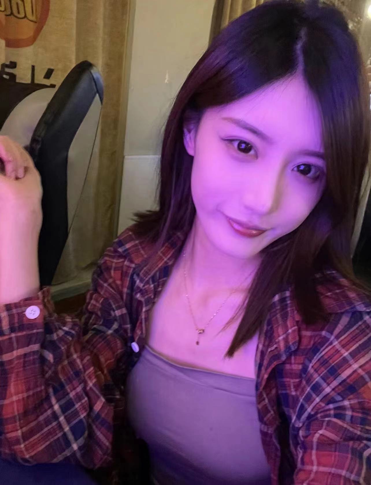 紧抱着快速抽插，体验真的很不错