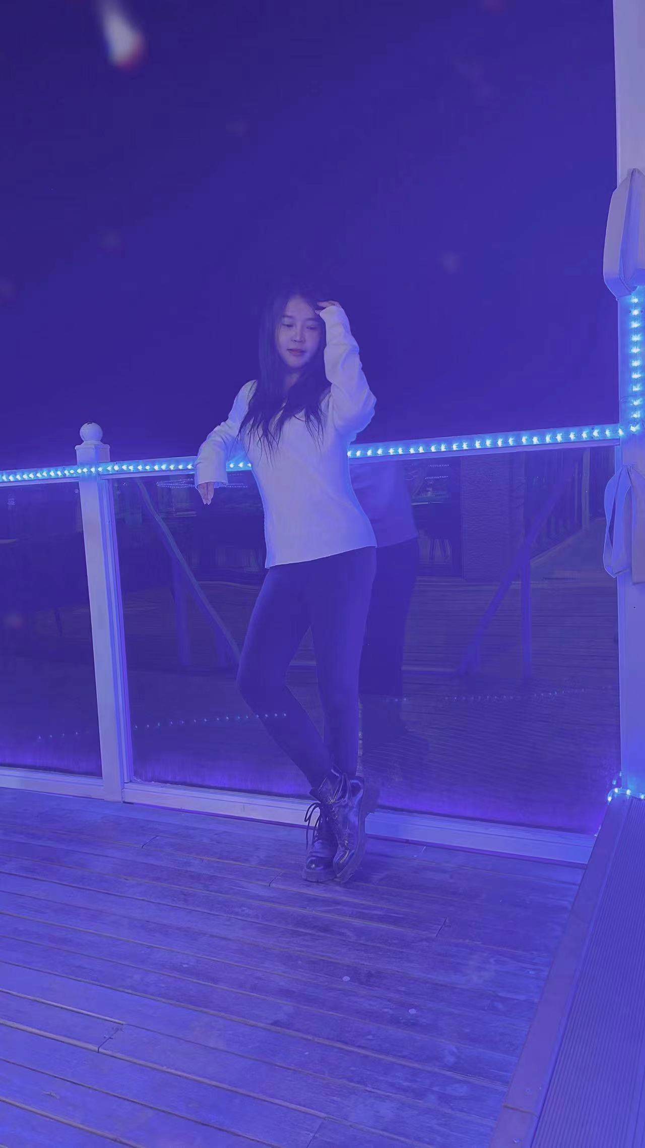 颜值不错，穿上制服后Sao的一批。