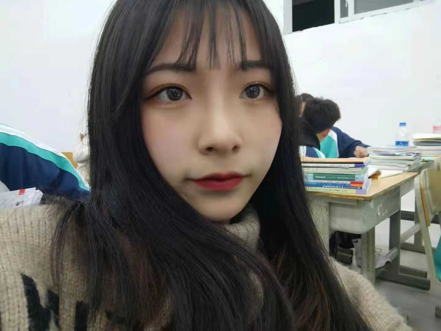 清纯可爱娇小的学生妹