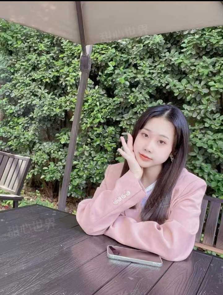 还算年轻的小妹