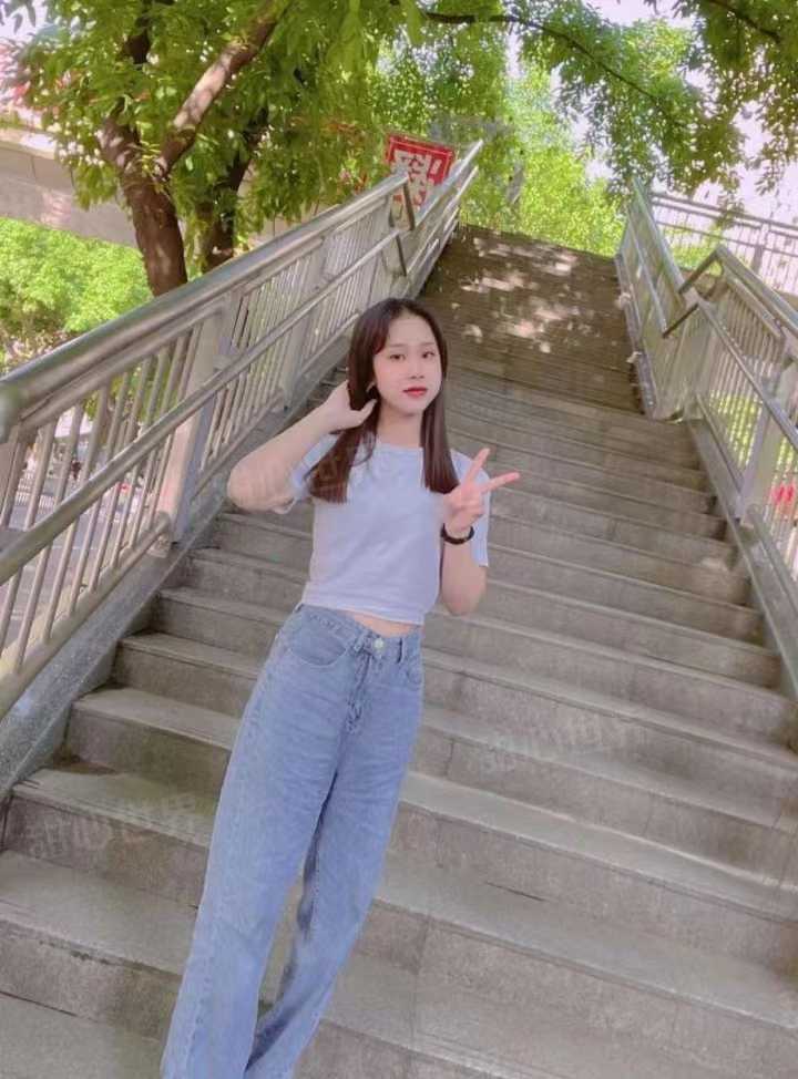 还算年轻的小妹