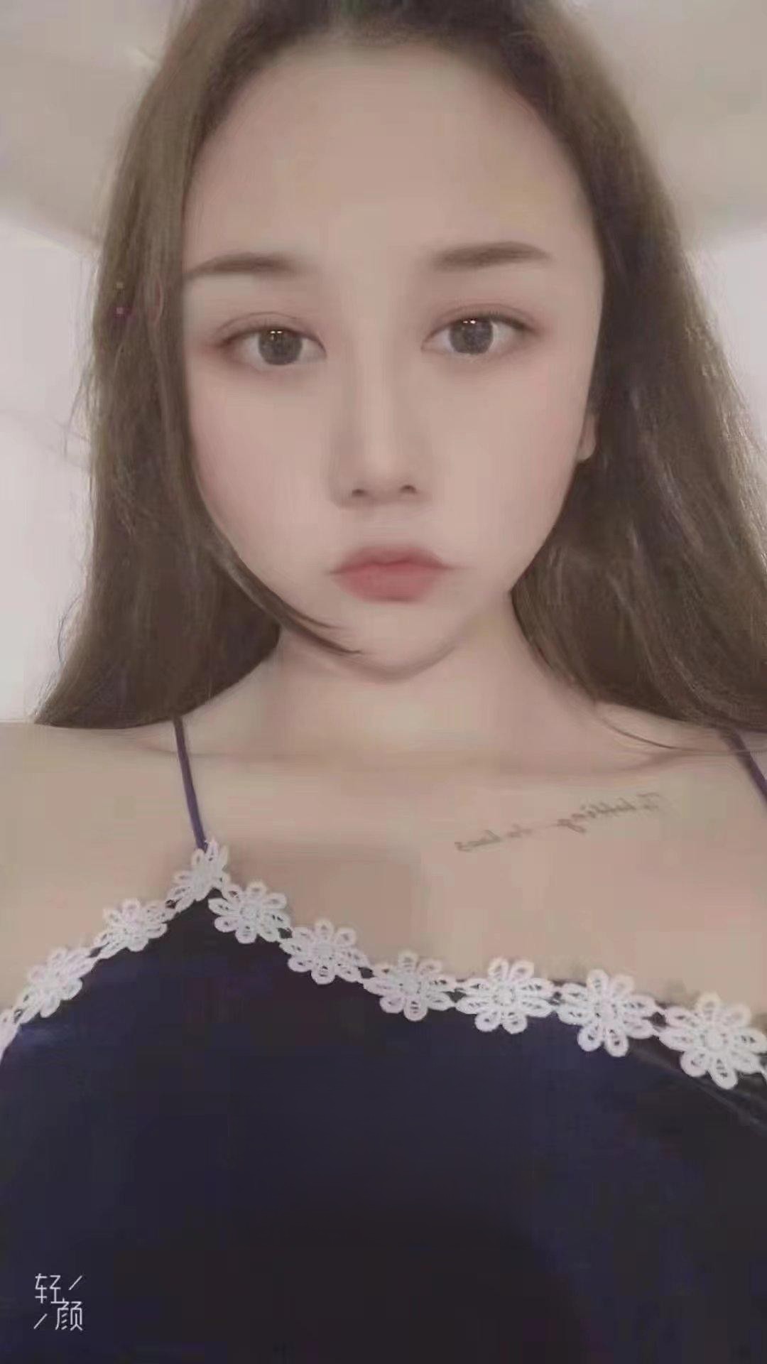 特色一字马小姐姐