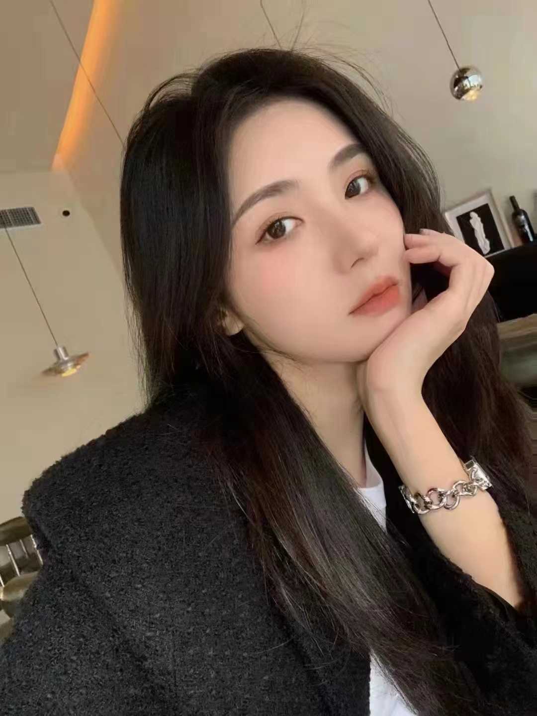 小身材翘翘，说话细声细语温柔