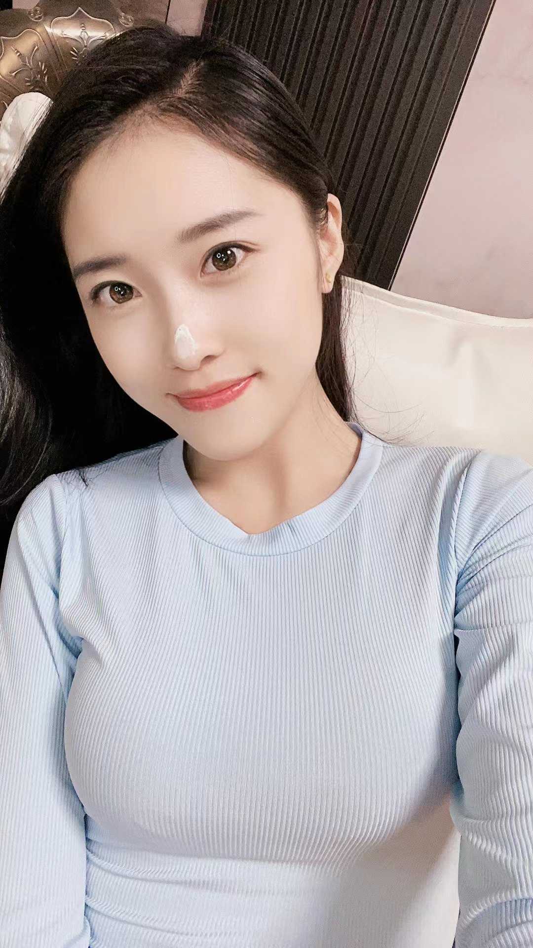 颜值高，服务主动很满意