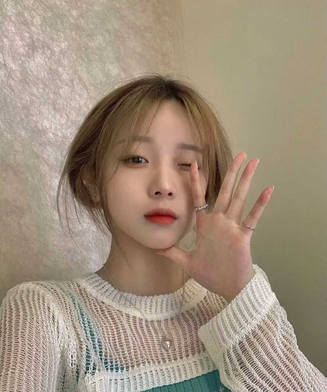 01后小美女刚刚出社会,需要被哥哥们多照顾一下