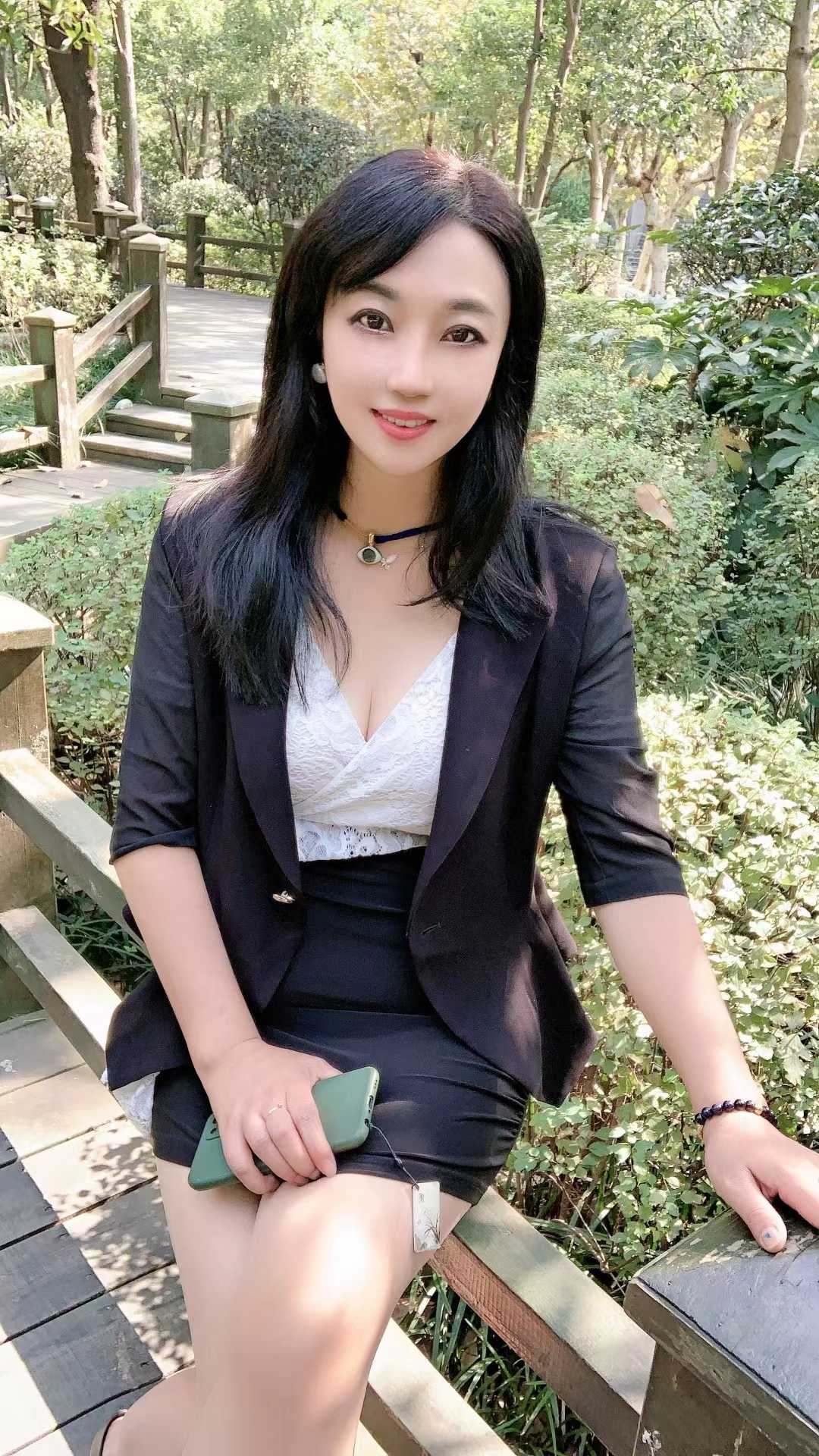 气质漂亮的美女一个