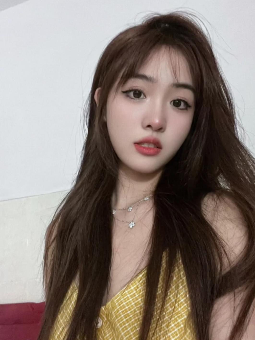 成华颜值好骨感美的小妹妹